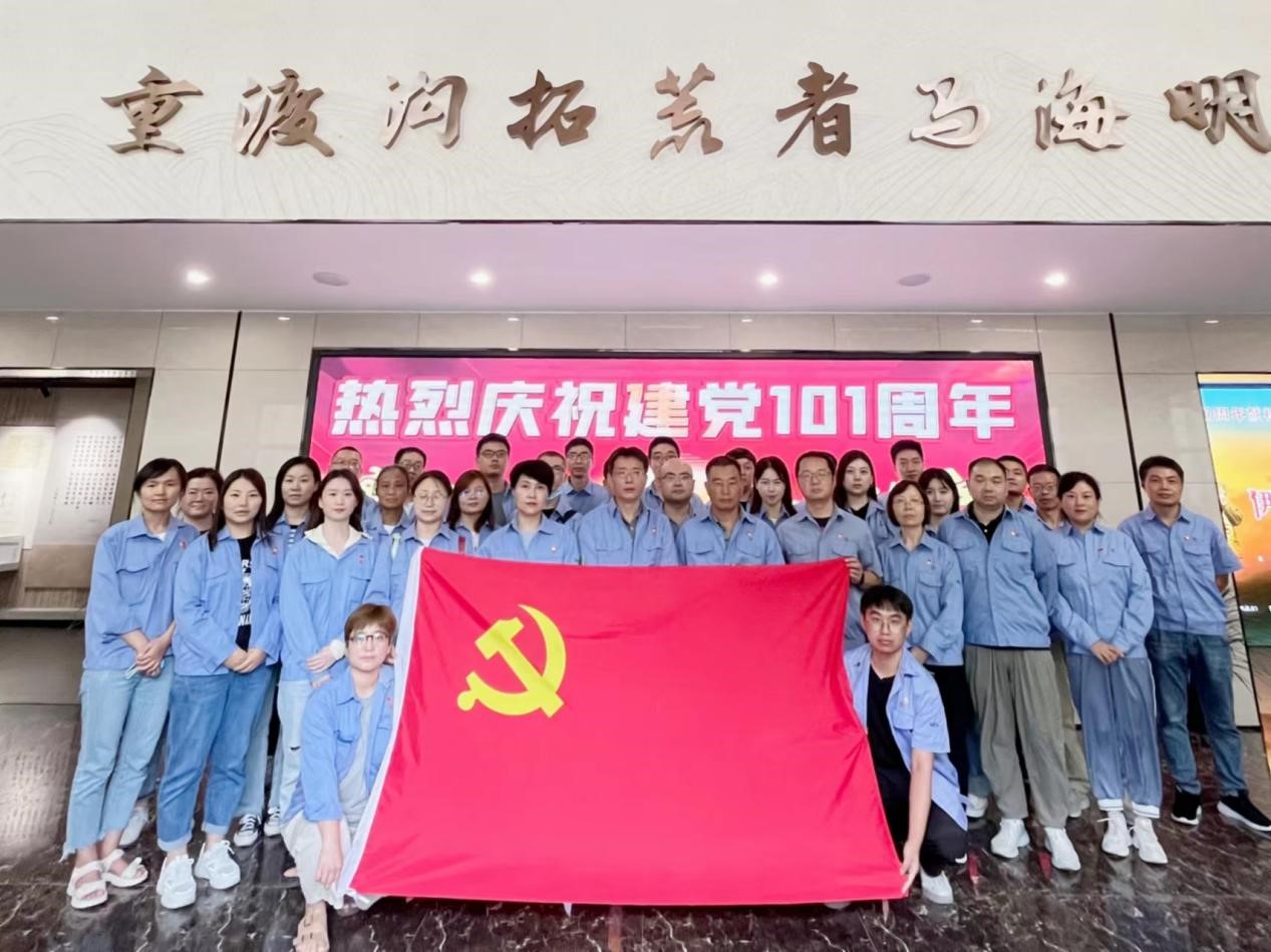 向先進(jìn)學(xué)習(xí)，向楷模致敬